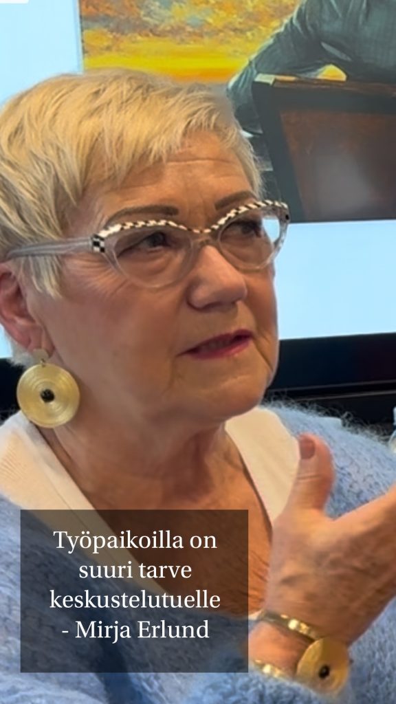 Mirja Erlund pohtimassa, kuvassa teksti: Työpaikoilla on suurin tarve keskustelutuelle